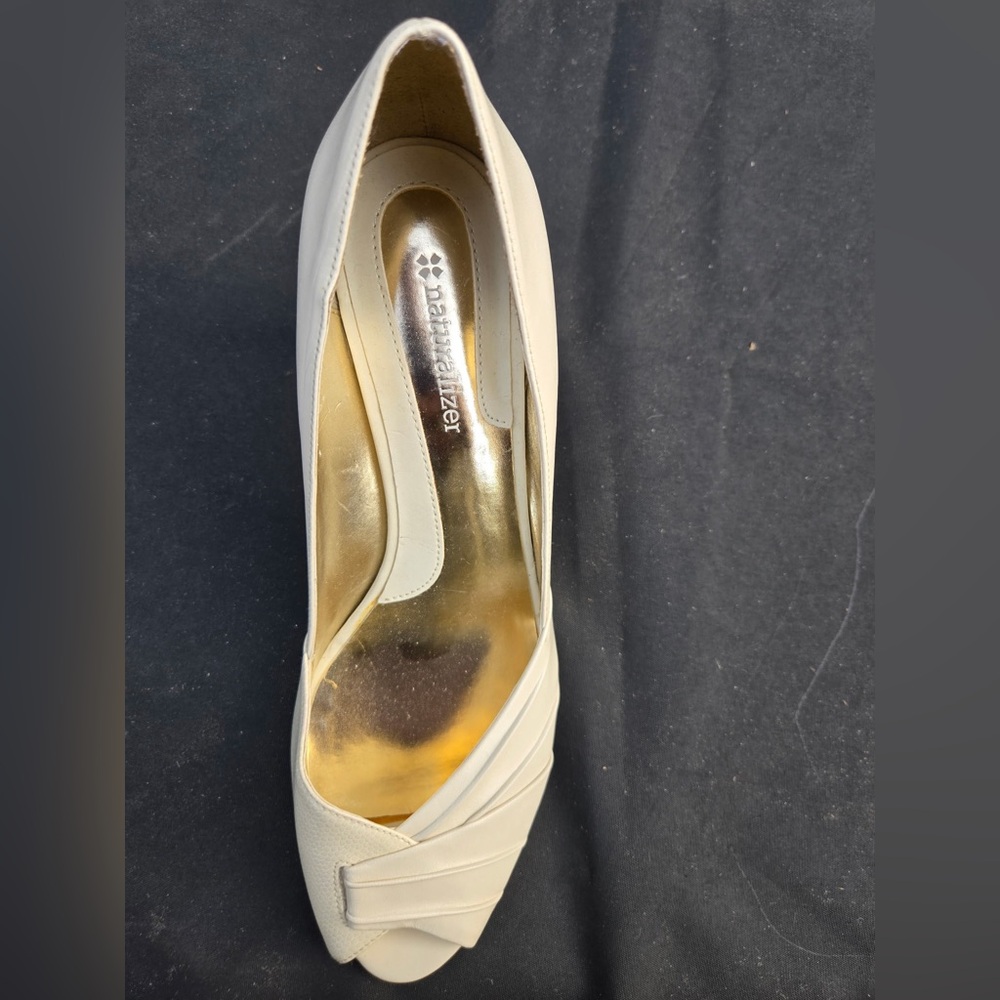 Naturalizer Women's Elegant Cream Heels 8.5